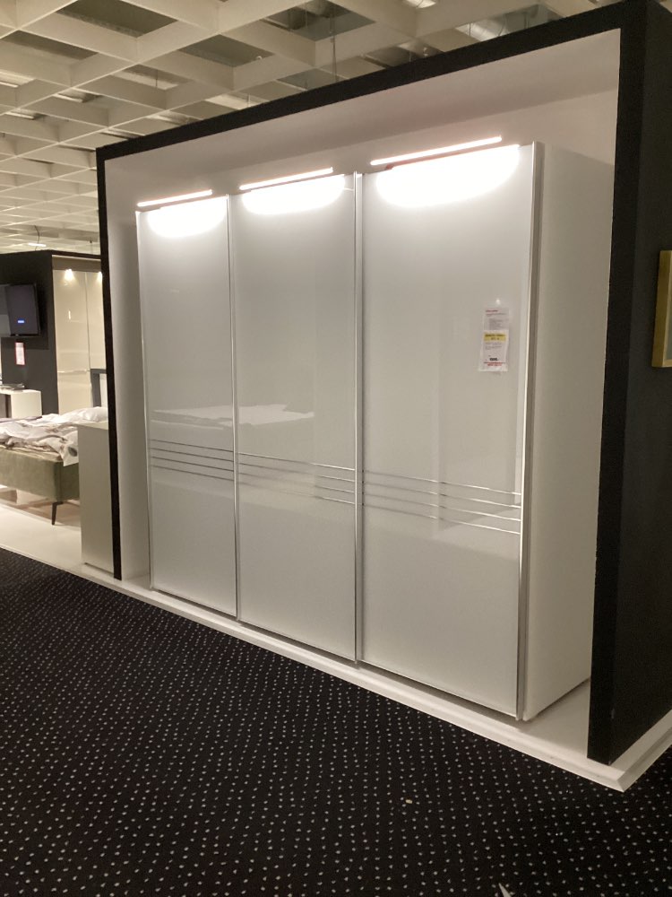 Schwebetürschrank