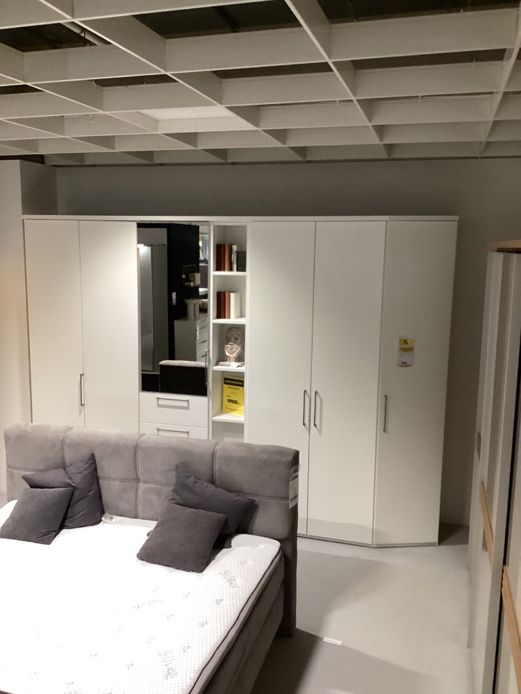Kleiderschrank