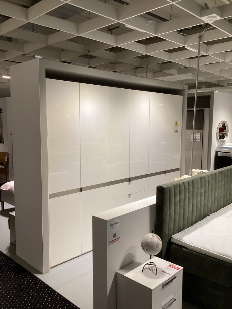Drehtürenschrank