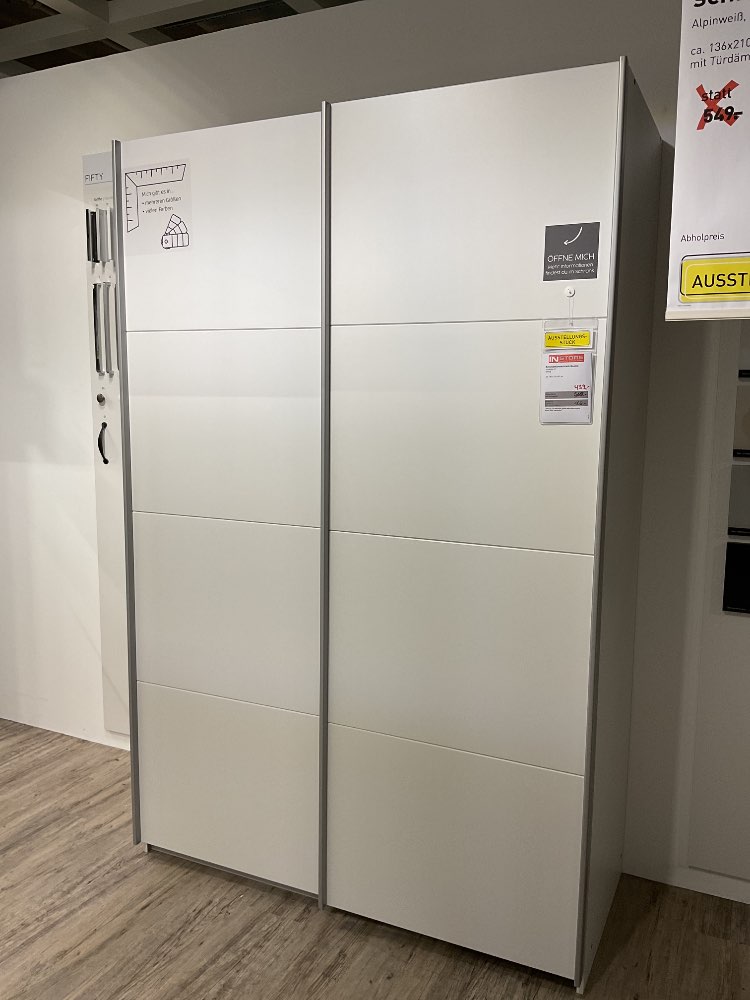Schwebetürenschrank