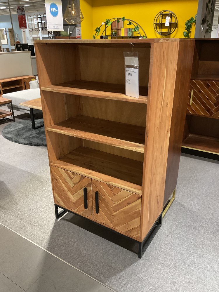 Bücherregal