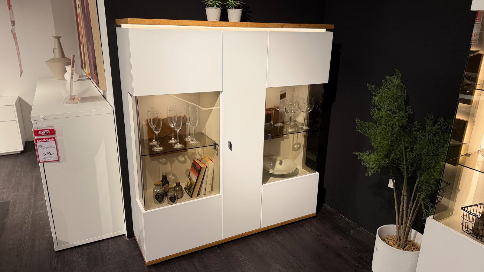 Highboard ca. 130 x 143 x 37 cm in weiß