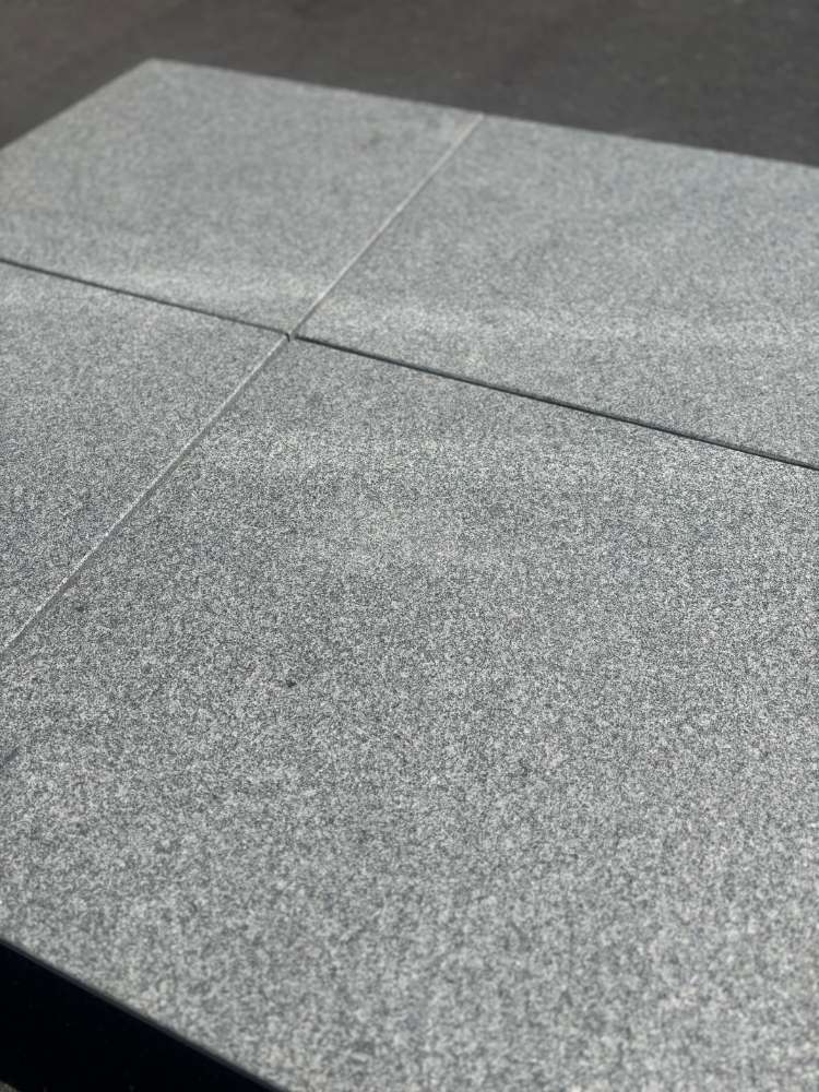 TERRASSENPLATTEN GRANIT dunkelgrau 60x60x3cm -AUSLAUFARTIKEL-