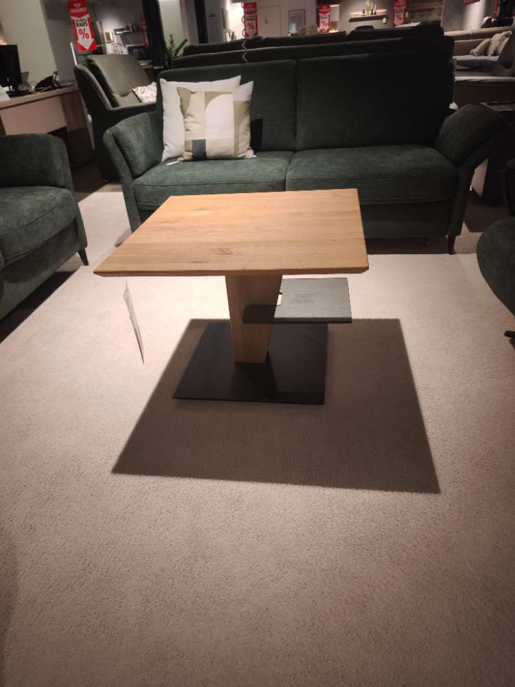 Couchtisch massiv ,höhenverstellbar auf Rollen ca 70x70x47-65cm