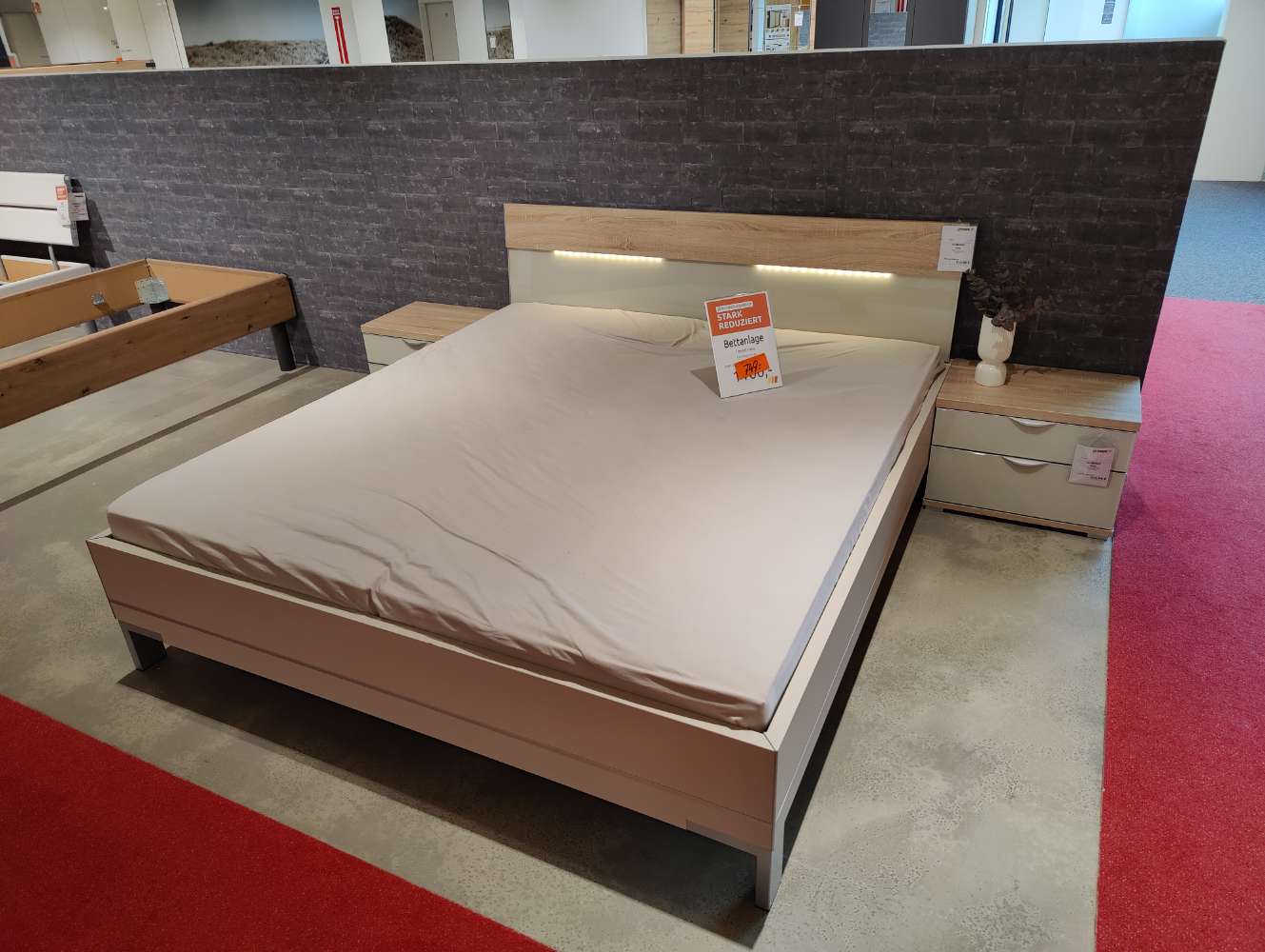 Bettanlage – STAUD – inkl. Beleuchtung – Doppelbett – Bett + 2x Nako – 180 x 200 cm – Ausstellungsstück