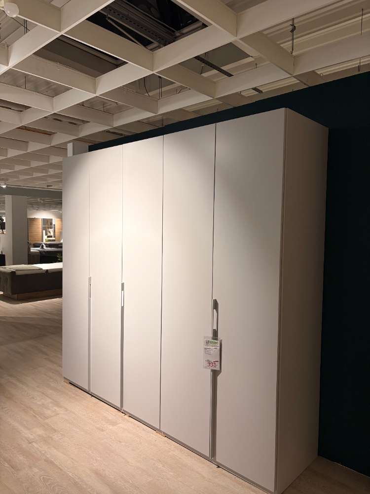Interliving Drehtürenschrank in grau
