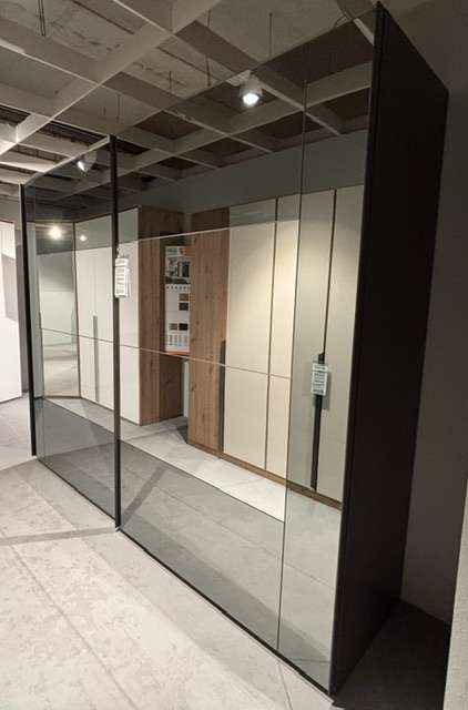 Schwebetürenschrank