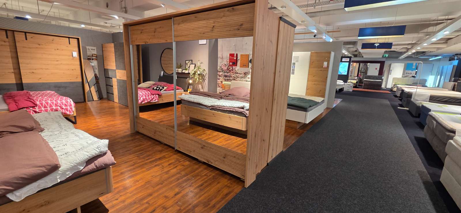 Schwebetürenschrank