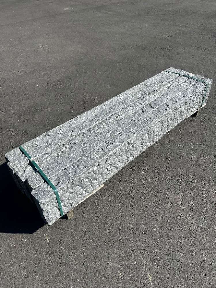 Granit Stele  10x25x200 cm