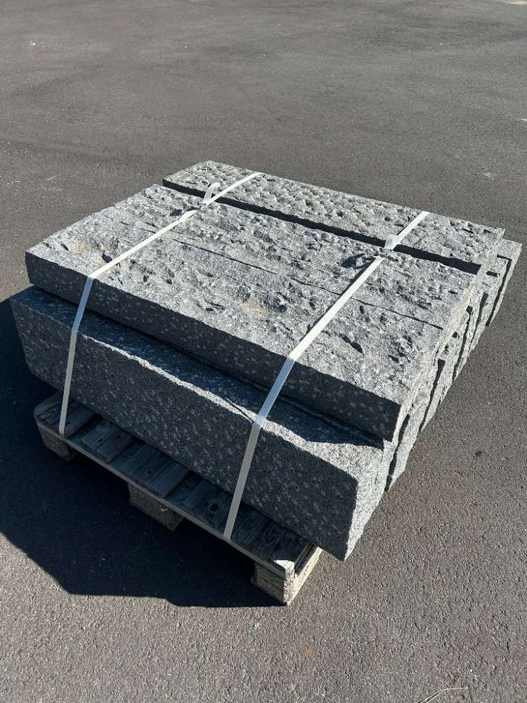 Granit Stele 10x25x75 cm