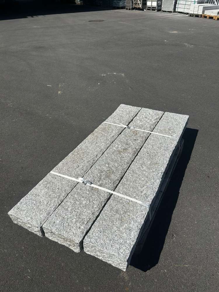 Granit Stele 10x25x170 cm