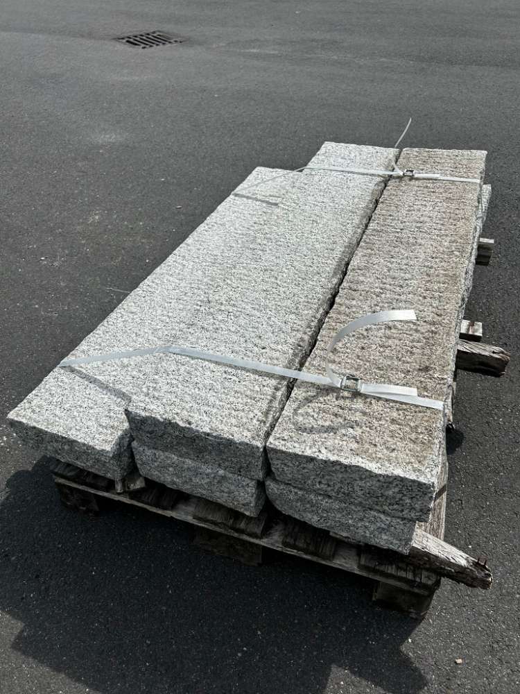Granit Stele 10x25x125 cm
