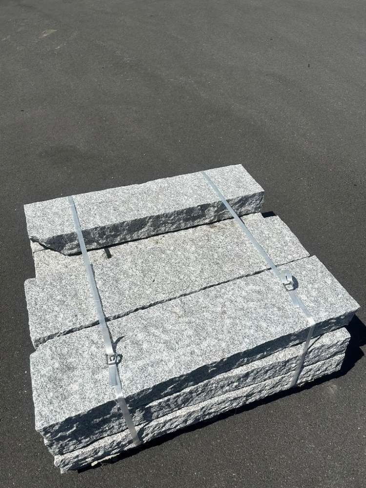 Granit Stele 10x25x100 cm