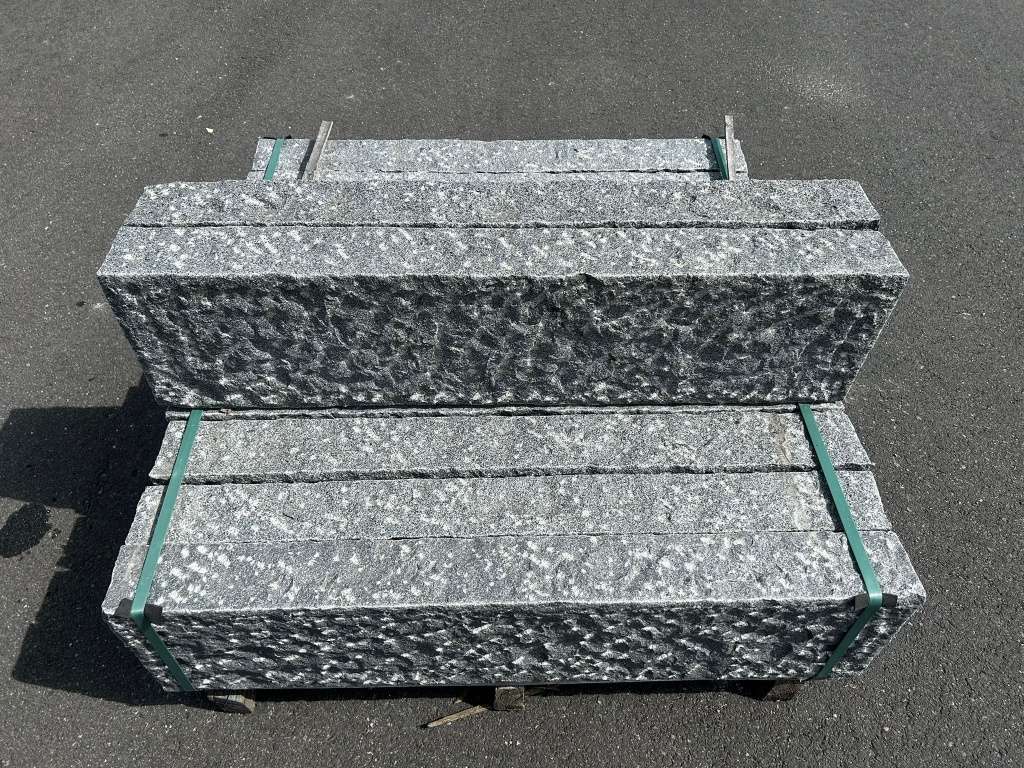 Granit Stele 10x25x100 cm