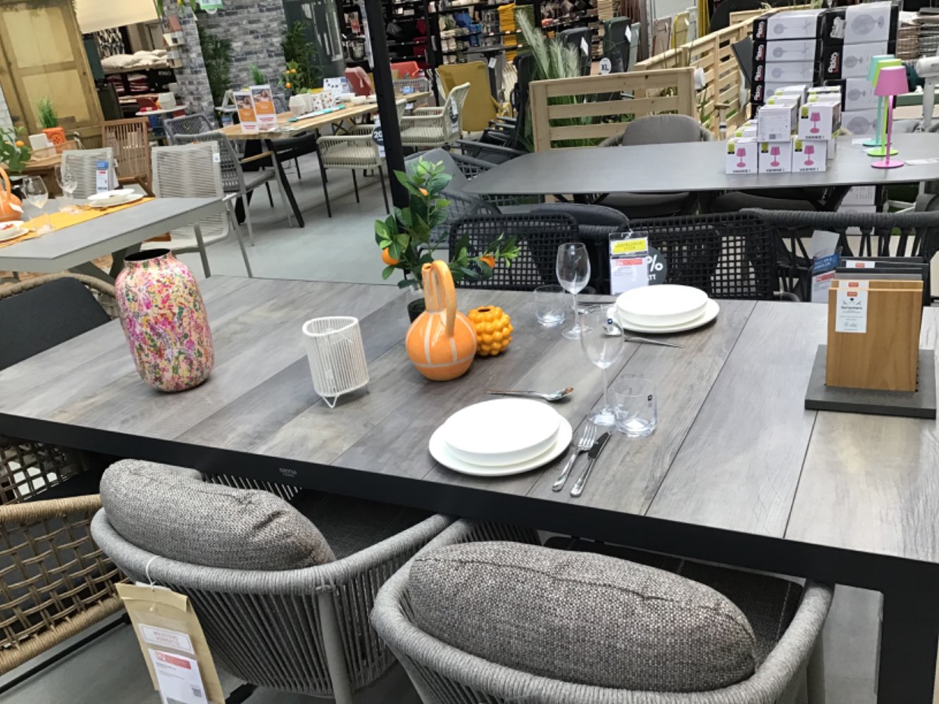 Diningtisch