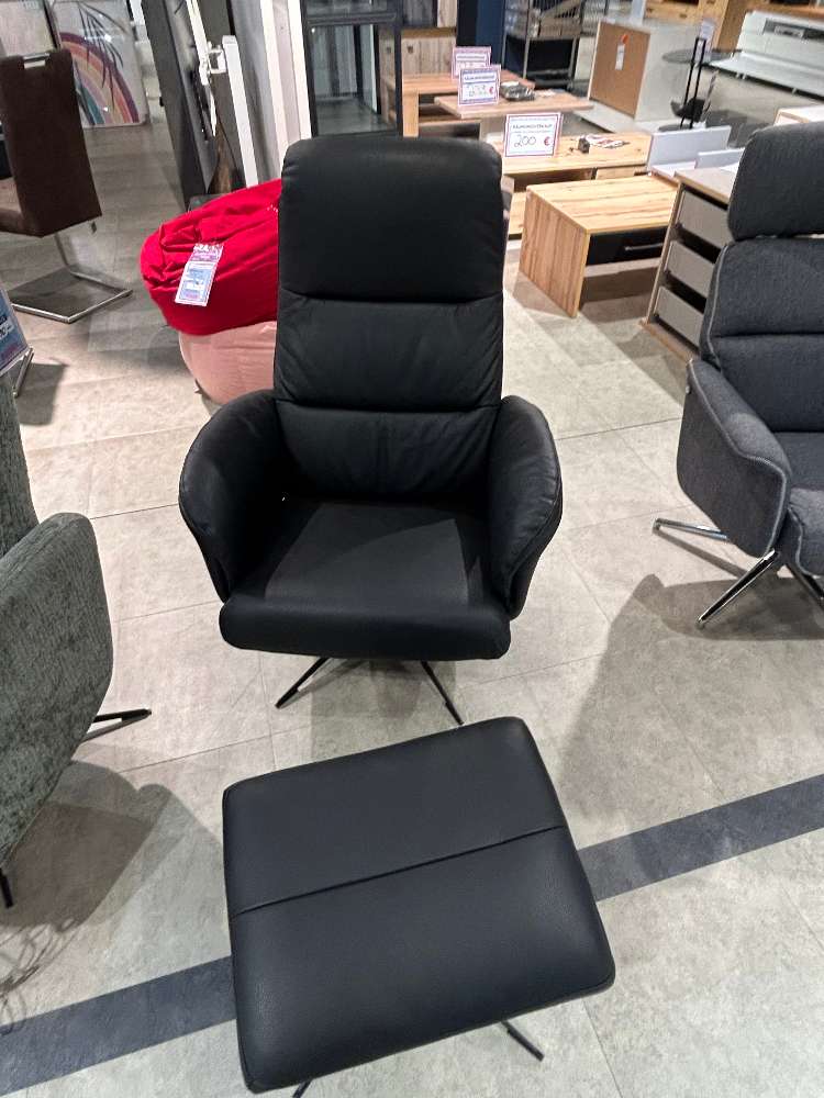 JW Sessel mit Hocker