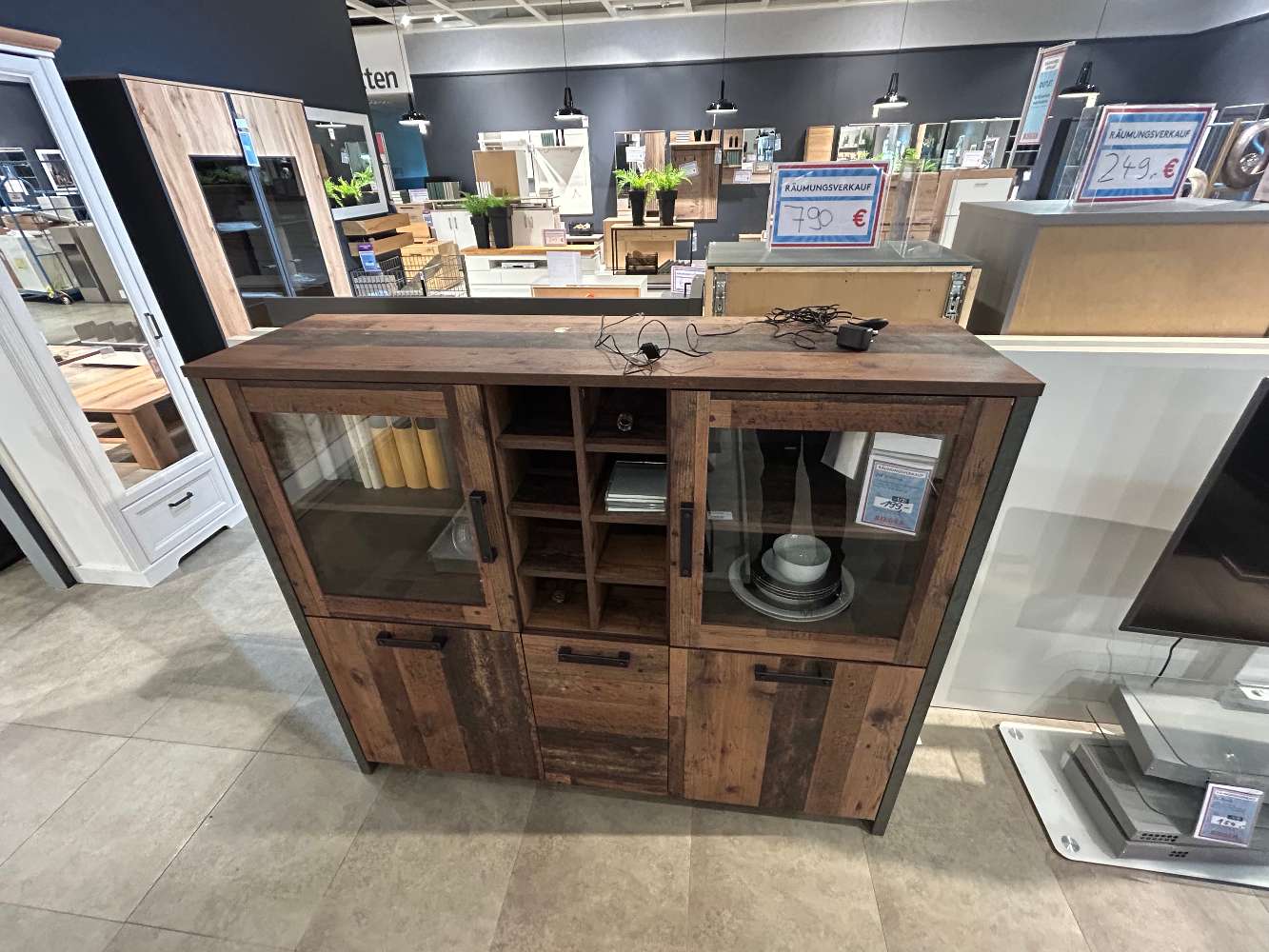 JW Vitrine
