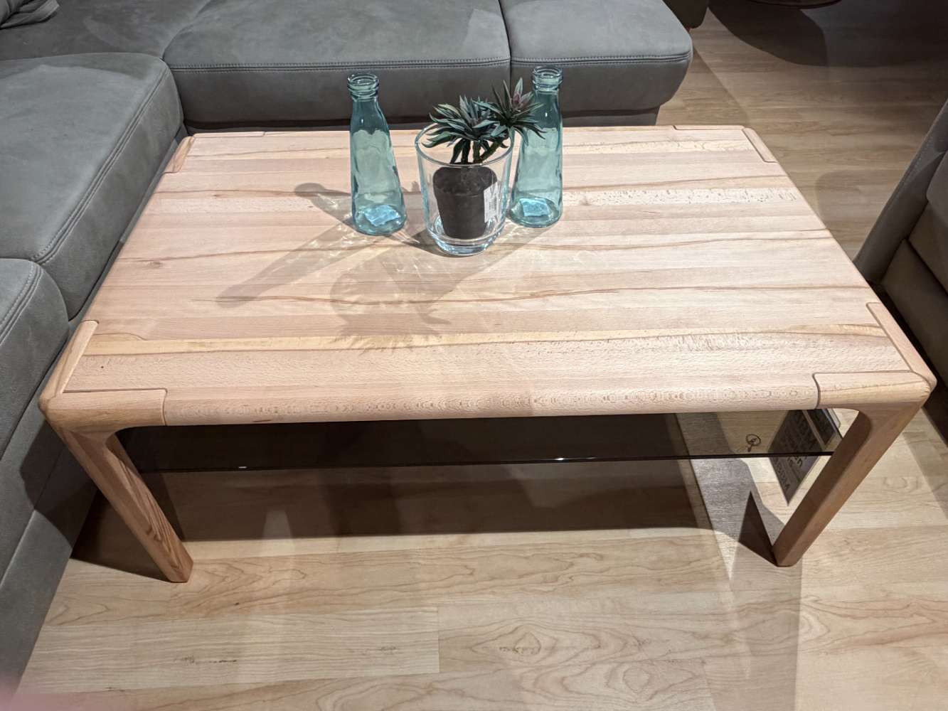 Couchtisch mit Bronzeglasboden