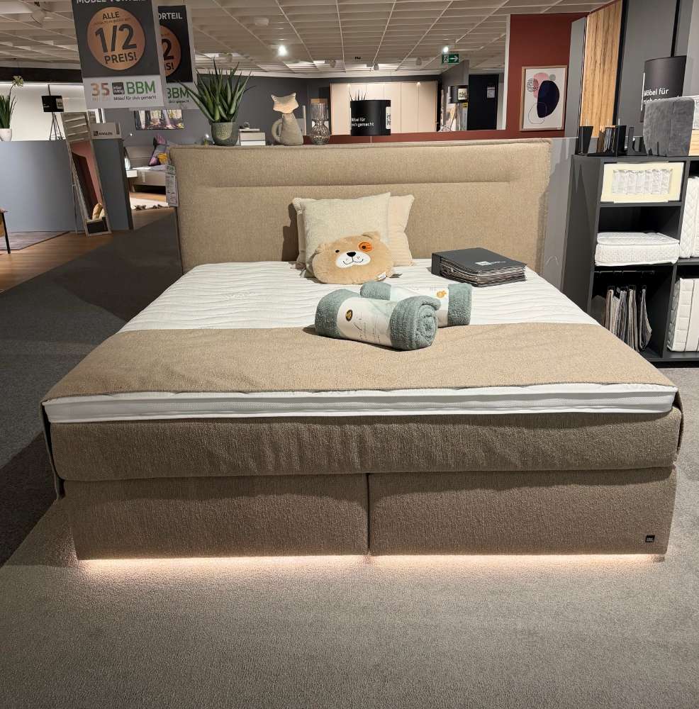Boxspringbett mit Ambient Licht