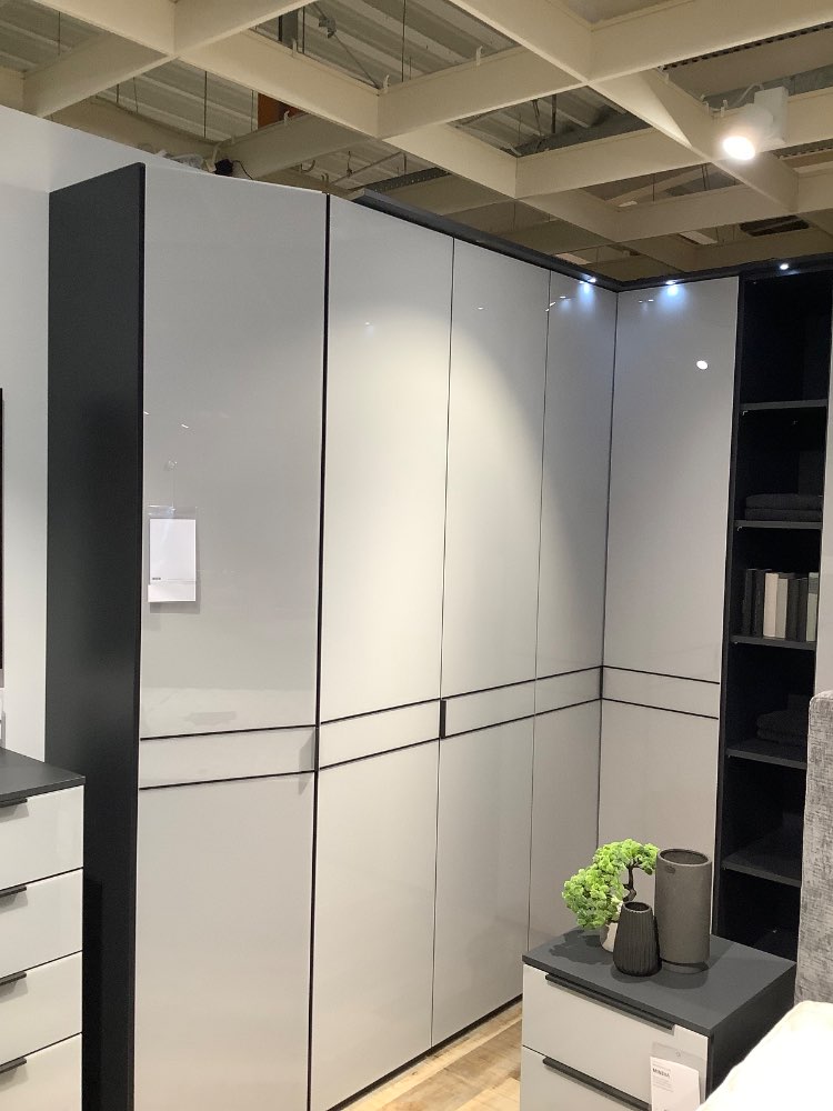 Eckkleiderschrank