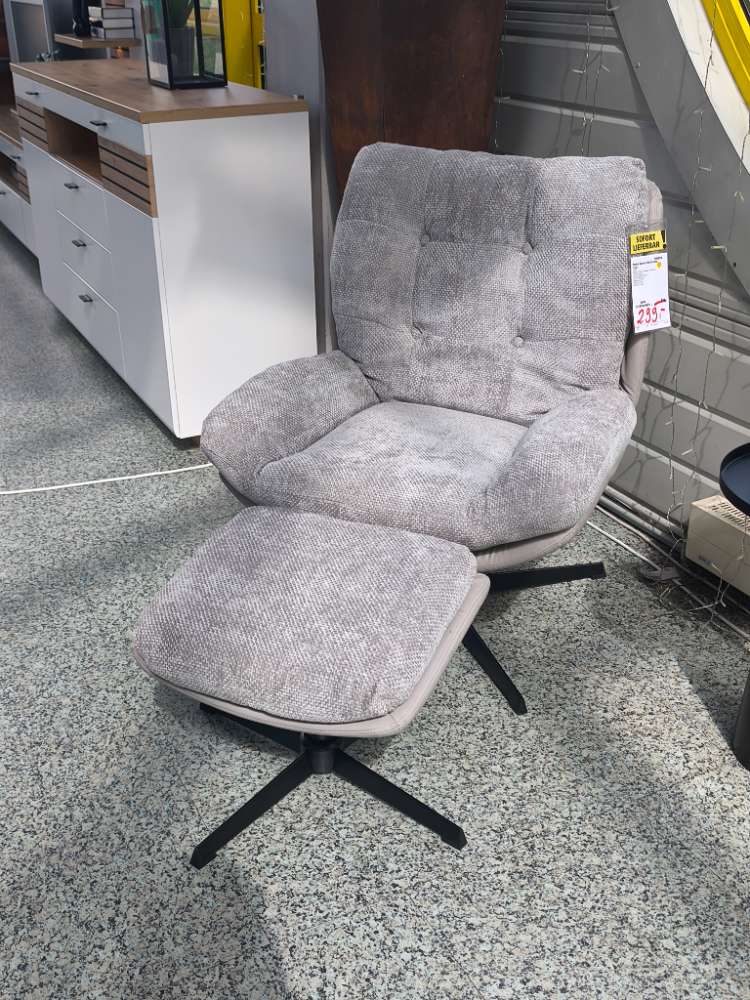 Drehbarer Relaxsessel mit Hocker