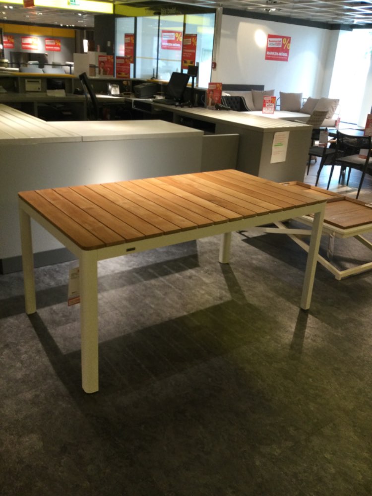 Tisch Bee