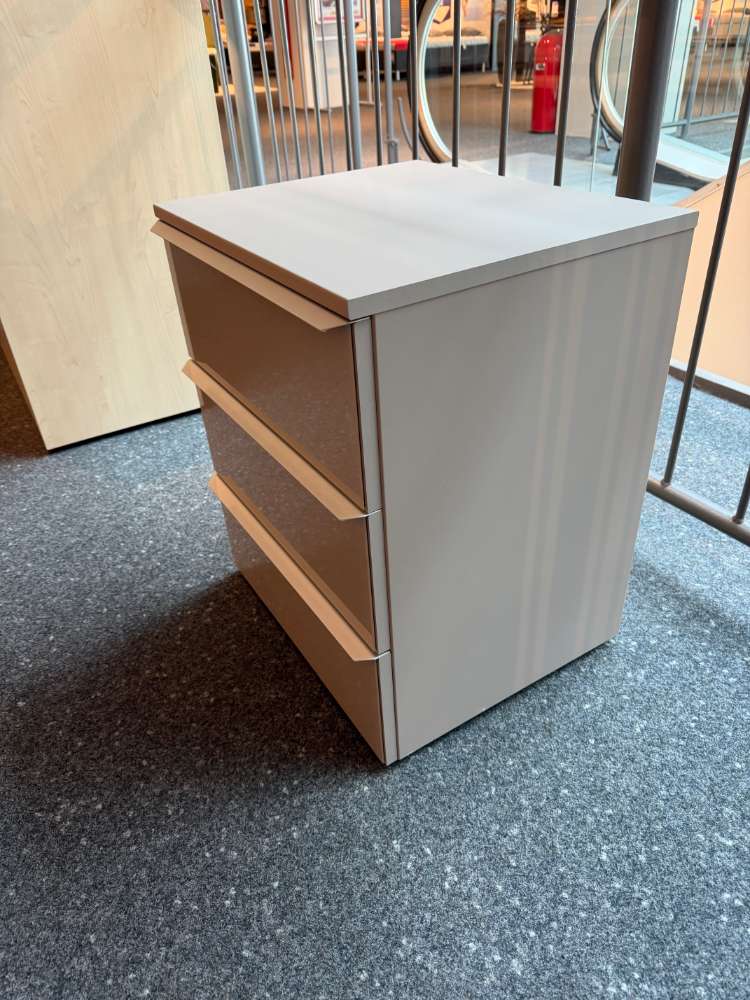 Nachtschrank Akaro