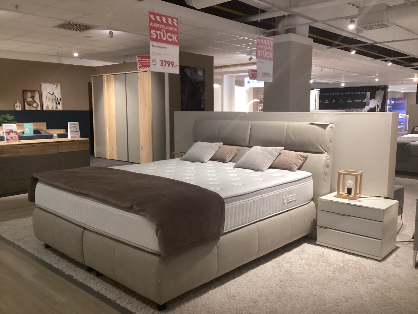 Bett Boxunterbau und Kopfteil