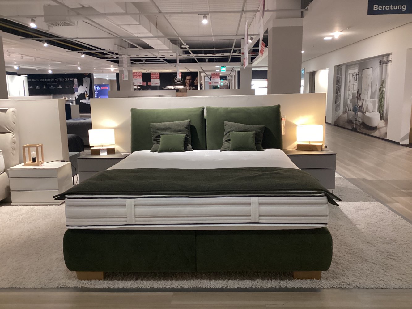 Bett Boxunterbau und Kopfteil