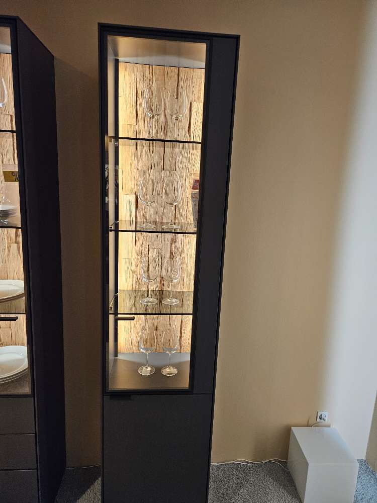 Vitrine rechts Witlake Fortino