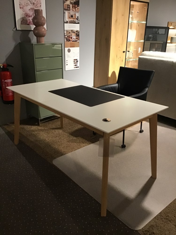Schreibtisch
