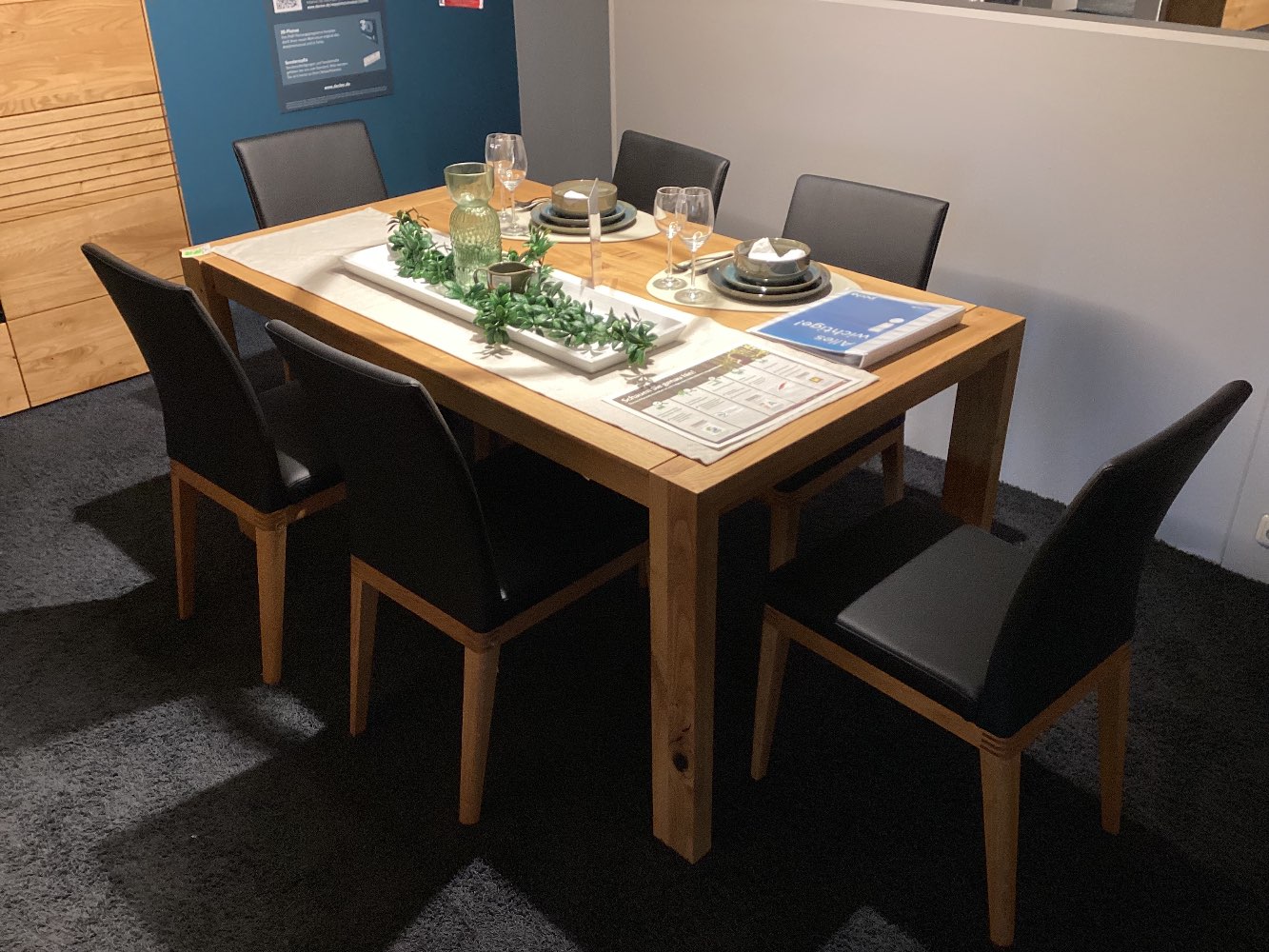 Essgruppe „Kulma“, Orig. Decker,Tisch ausziehbar,Massivholz/Leder