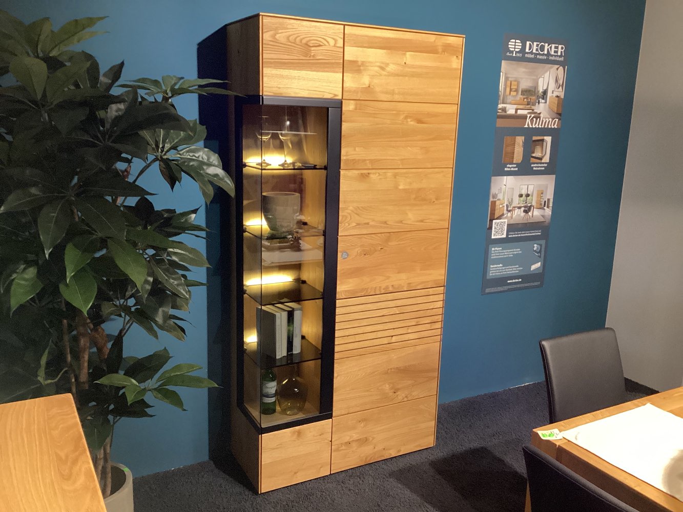 Vitrine „Kulma“, Orig. Decker, Asteiche massiv