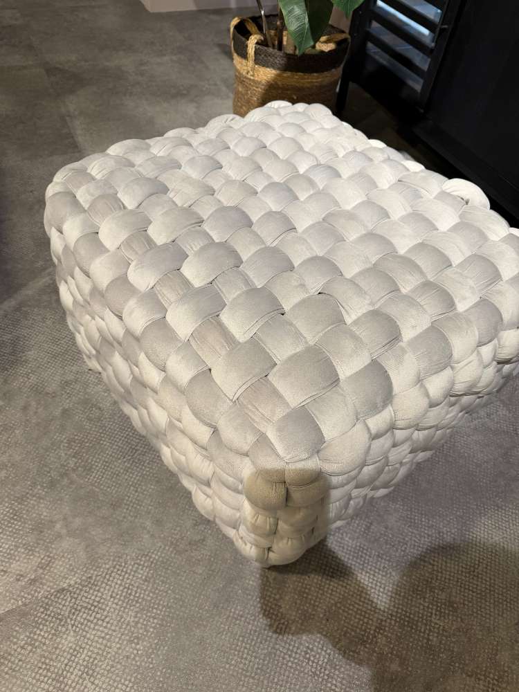Hocker Weavy
