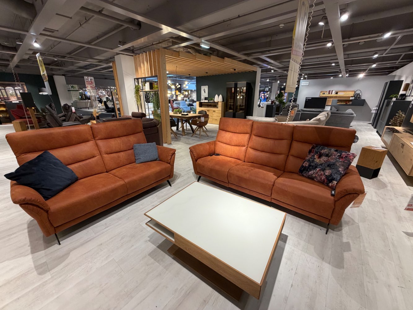Trapezsofa und 2,5 Sitzer XXXLutz Heilbronn