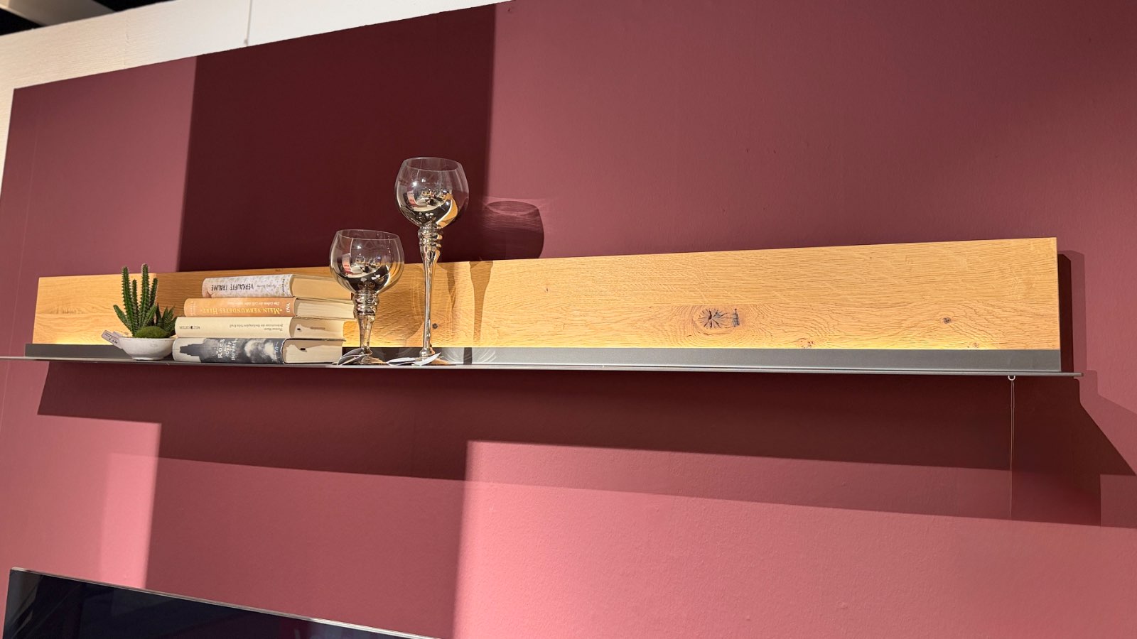 Wandboard ca. 179,6 x 16 x 24 cm in Wildeiche massiv