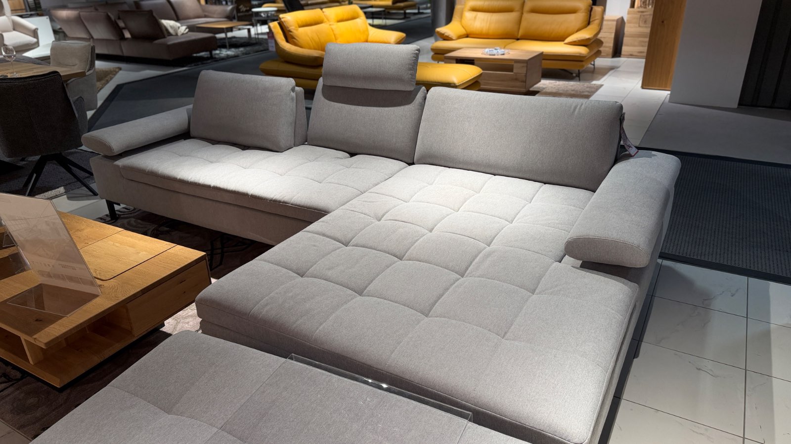 Sofa & Hocker ca. 326 x 194 cm in grau
