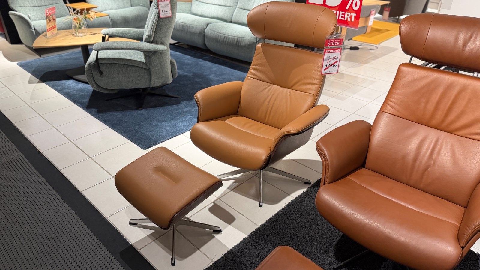 Sessel + Hocker in cognac