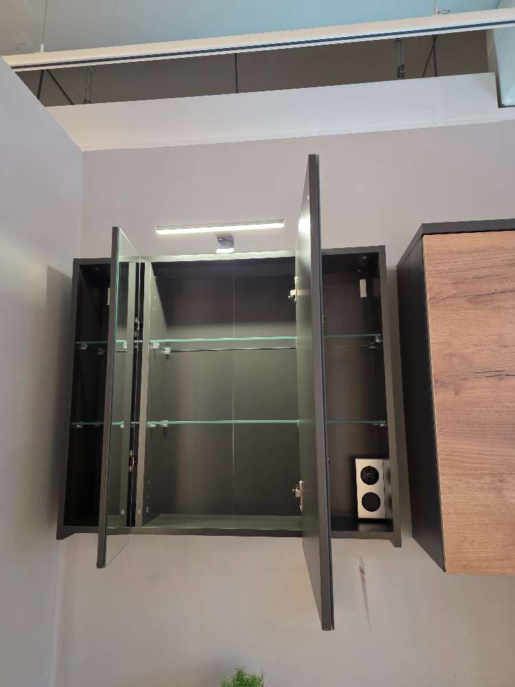Spiegelschrank