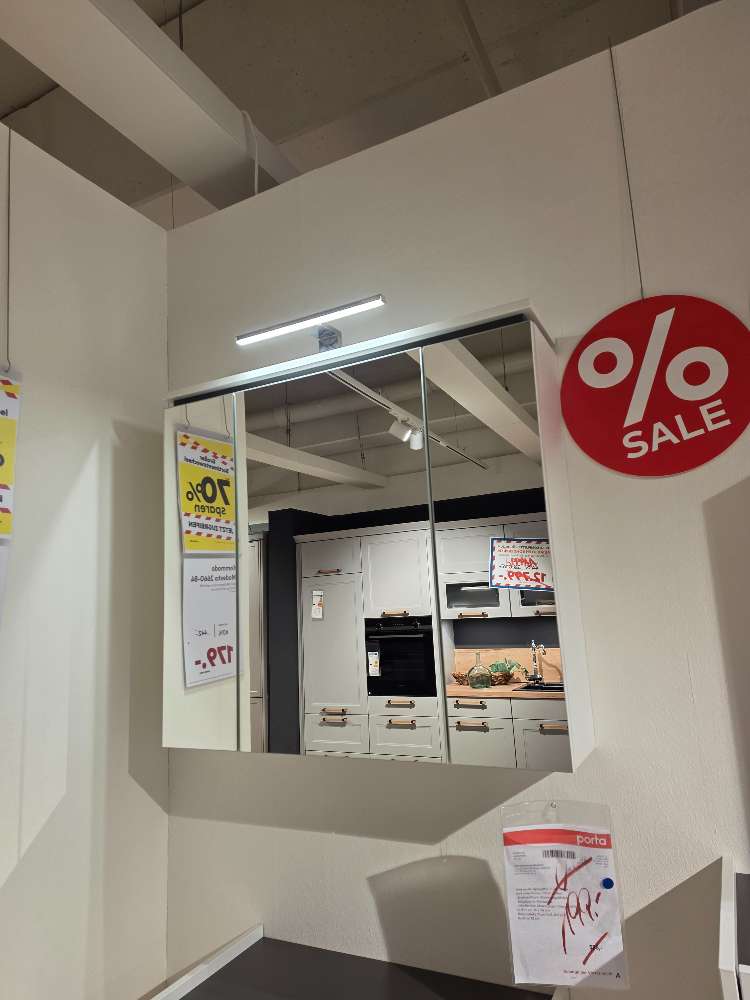 Spiegelschrank