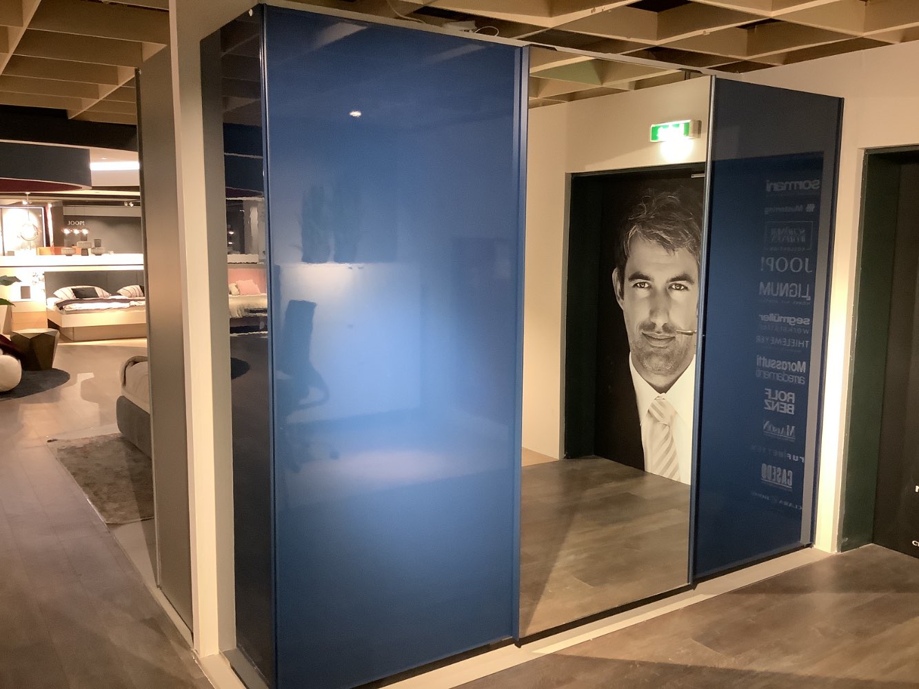 Schwebetürenschrank