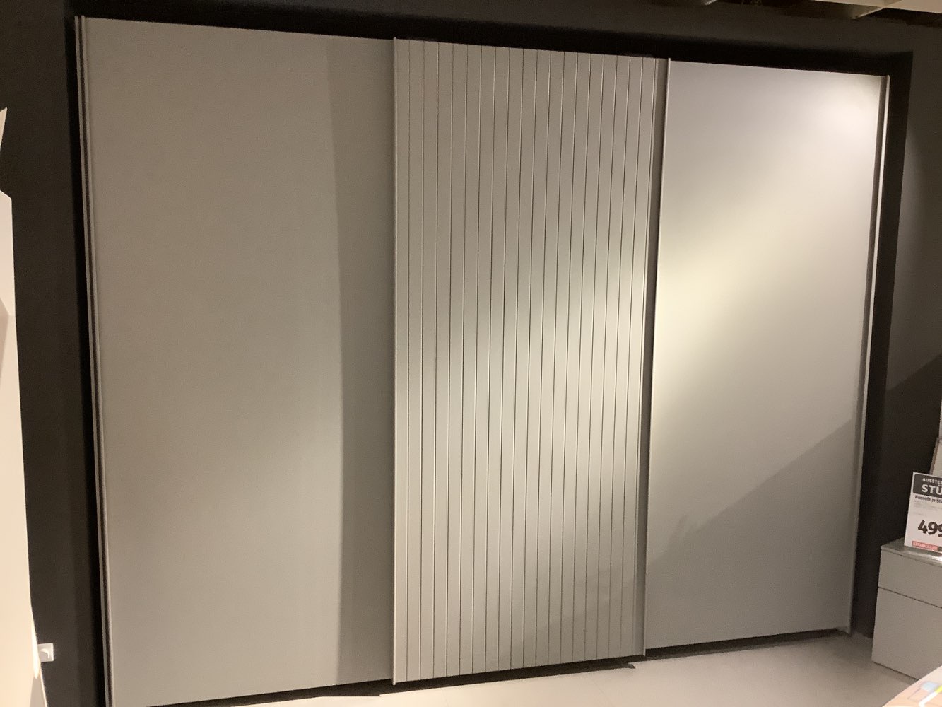 Schwebetürenschrank