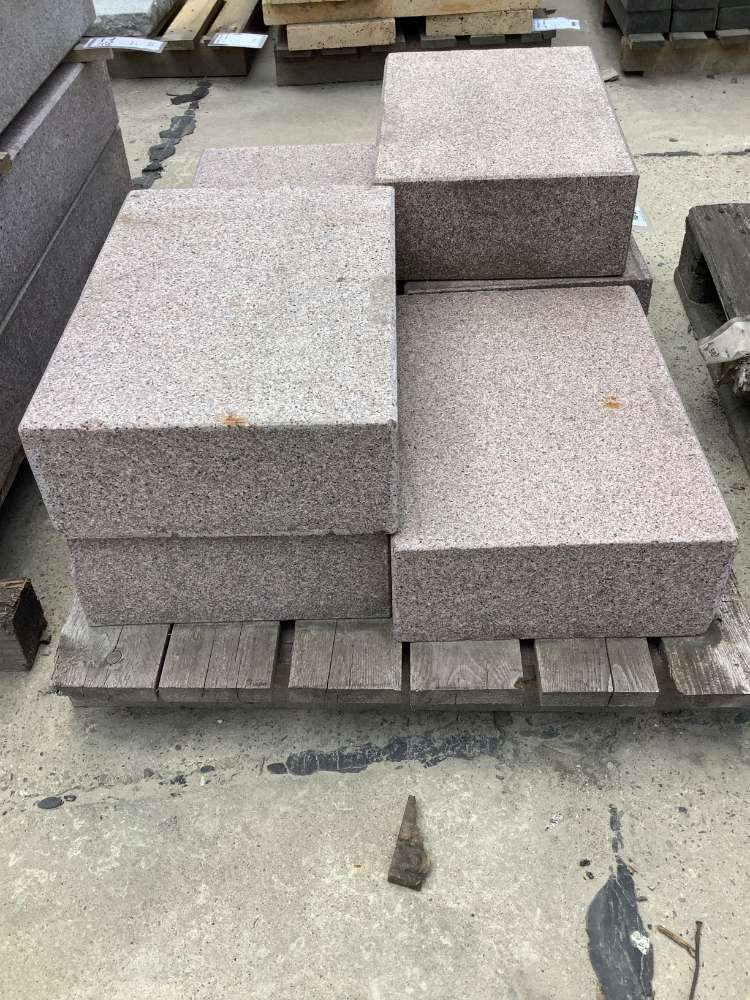 ⭐️ SONDERPOSTEN ⭐️ – Blockstufen, Granit, rot