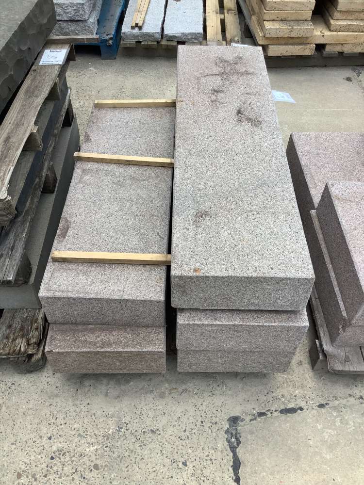 ⭐️ SONDERPOSTEN ⭐️ – Blockstufen, Granit, rot