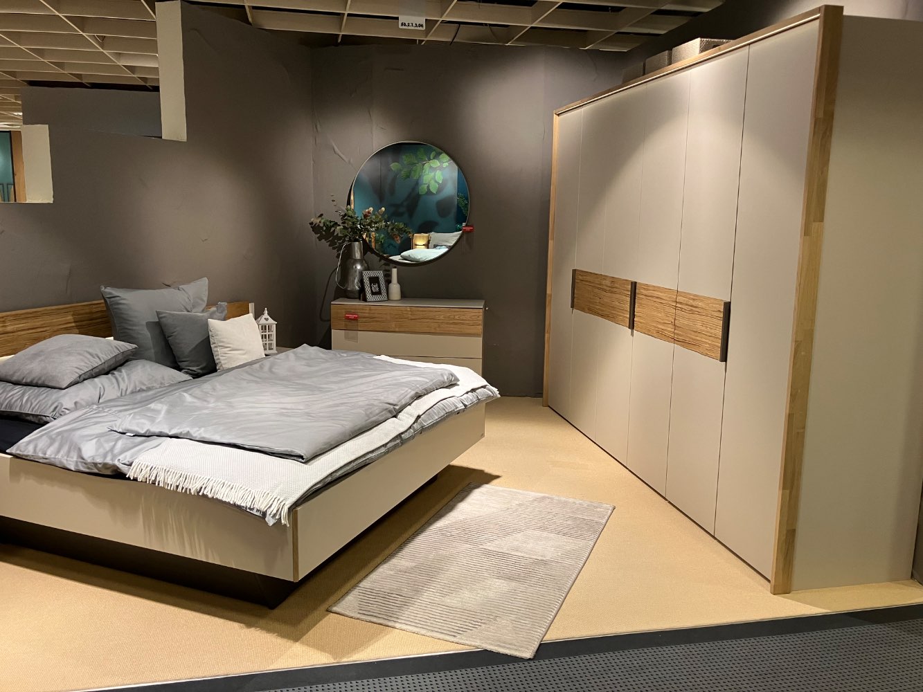 Schlafzimmer, Lack Champagner, mit Kommode