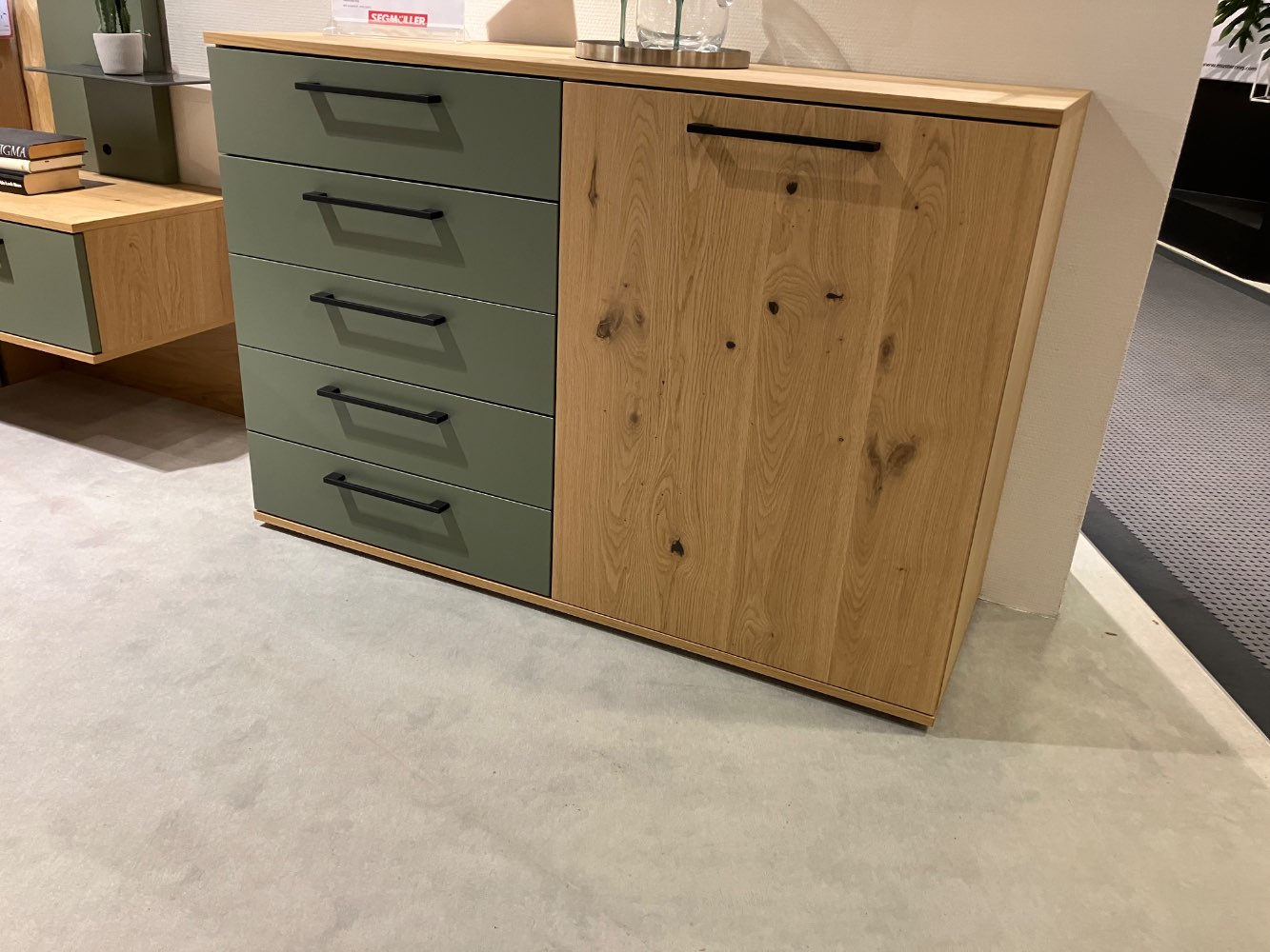 Kommode, Eiche furniert, Lackabsetzung