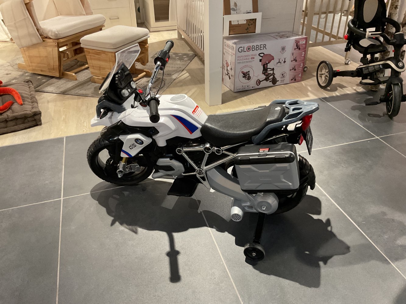 XXXLutz Ausstellungsstück Möbel Kindermotorrad BMW Elektro