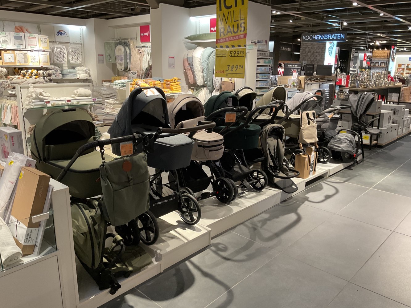XXXLutz Ausstellungsstück Möbel Kinderwagen versch Ausführungen
