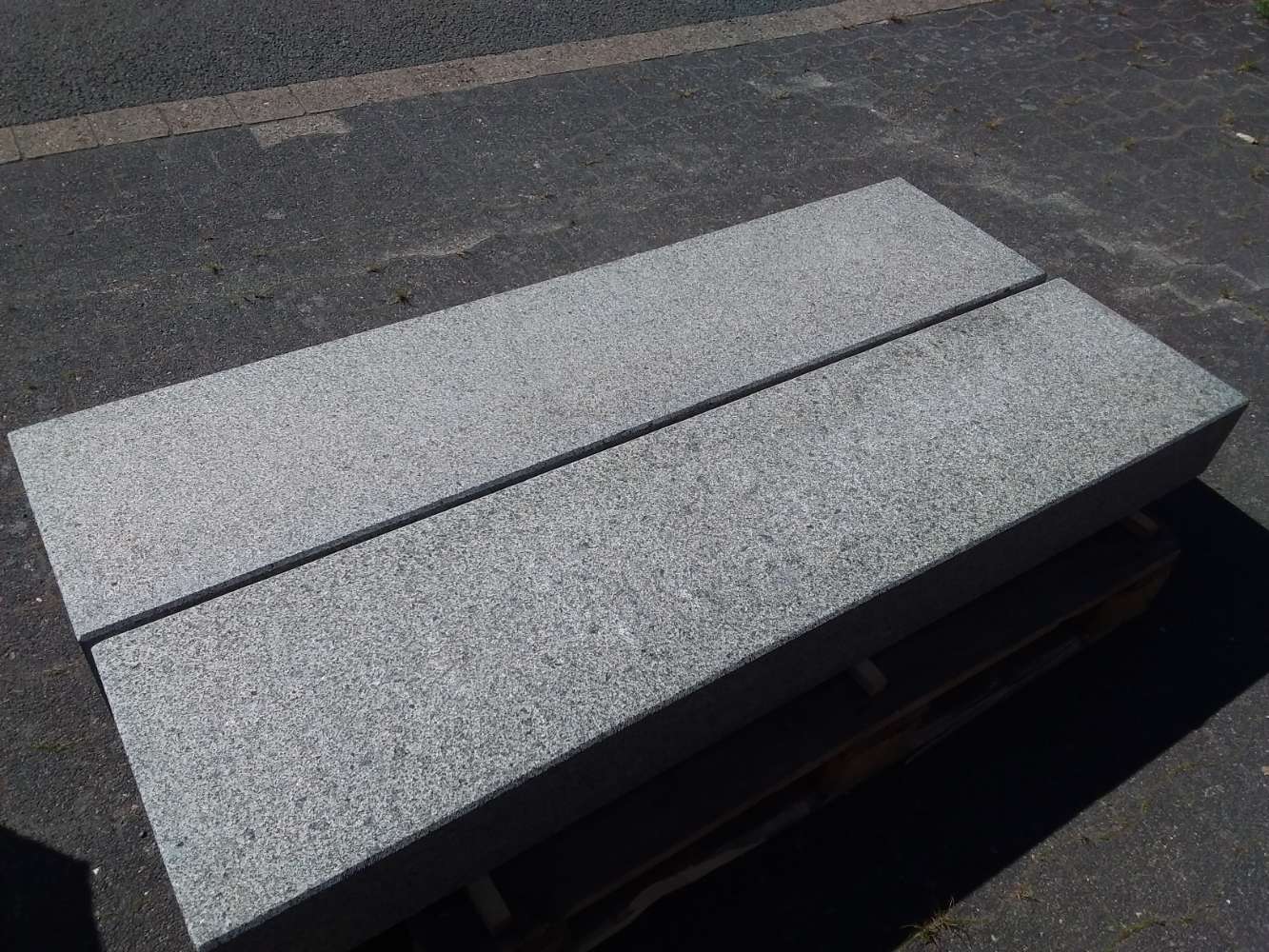 Blockstufen Granit 15x35x150 dunkelgrau, Naturstein Stufen