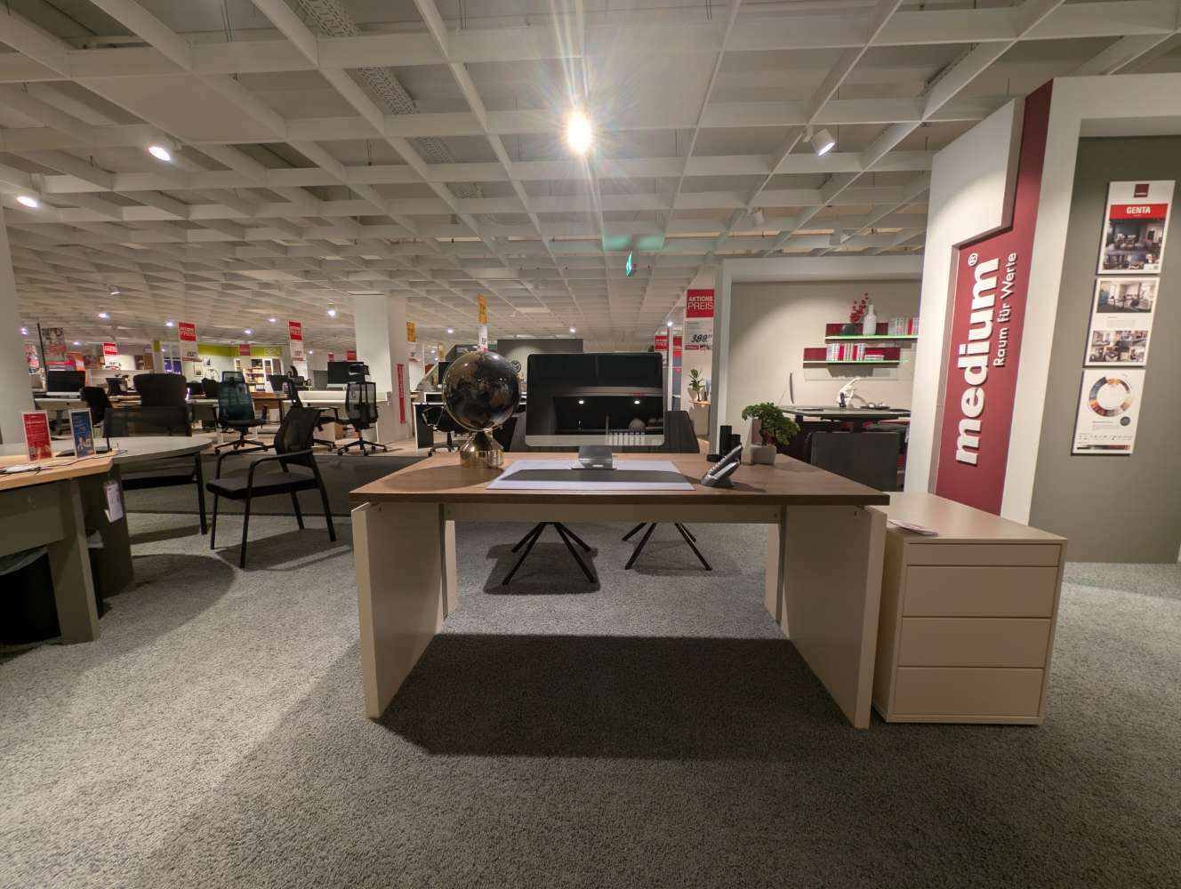 Einzelschreibtisch Vierfuß, Rollcontainer  „Genta B-Büro“